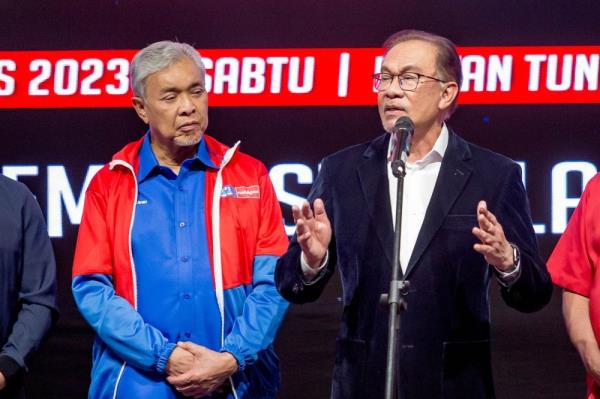 PKR MP says Anwar passes ‘rakyat’s referendum’, Zahid must take responsibility for losing 89 seats