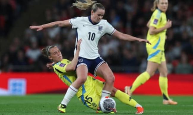 Grace Clinton playing for England against Sweden.